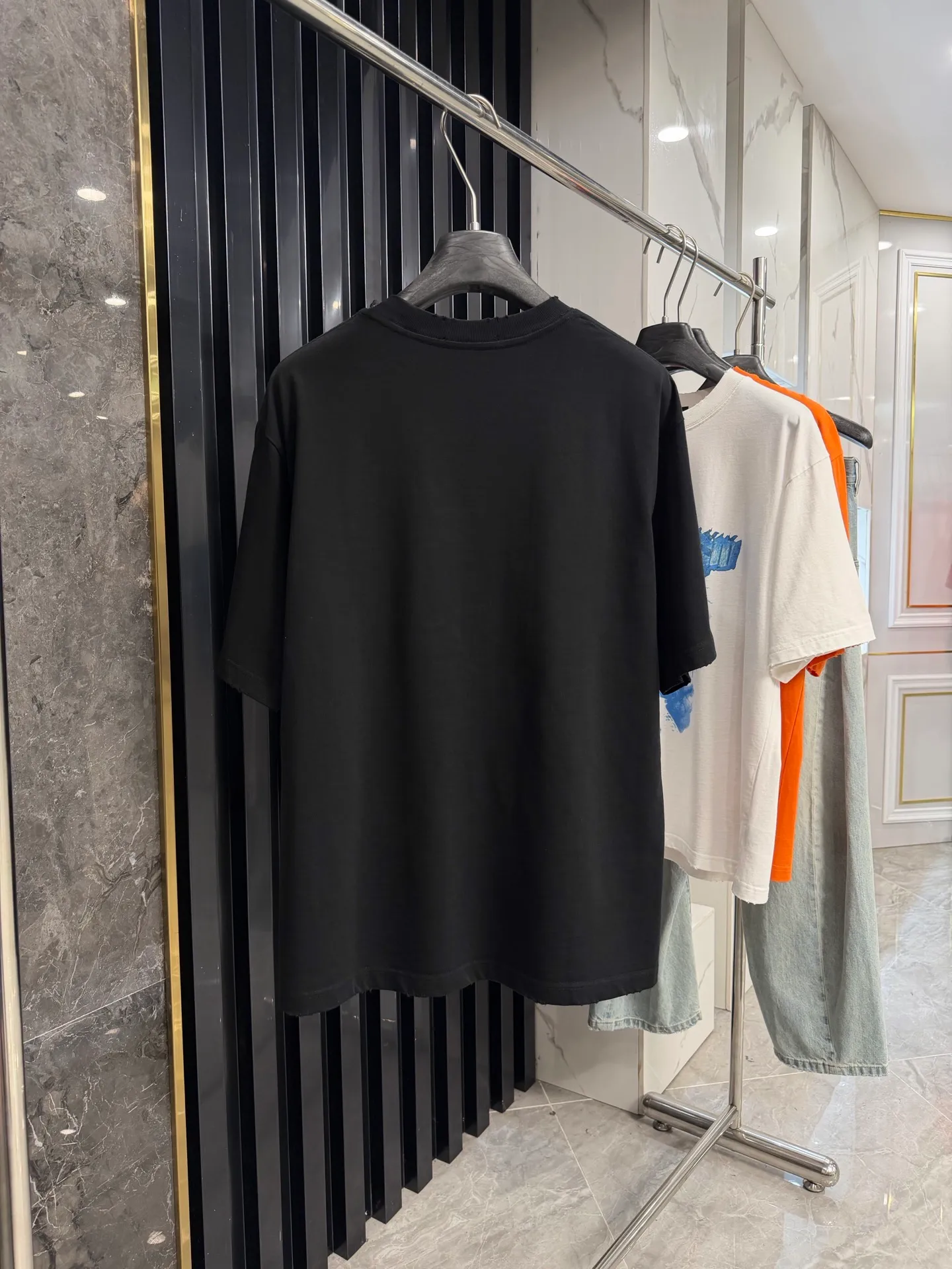 P100-BALENCIAGA* 2026 New Arrival. . 270g .Oversize . Same Style. . -Color：Black White Orange -SIZE：S M L XL 7130